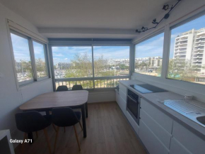 Studio vue port à 50m plage